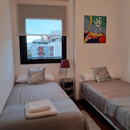 Modern Apartment, With Parking, Close To The Beach!! サン・アドリア・デ・ベソス エクステリア 写真