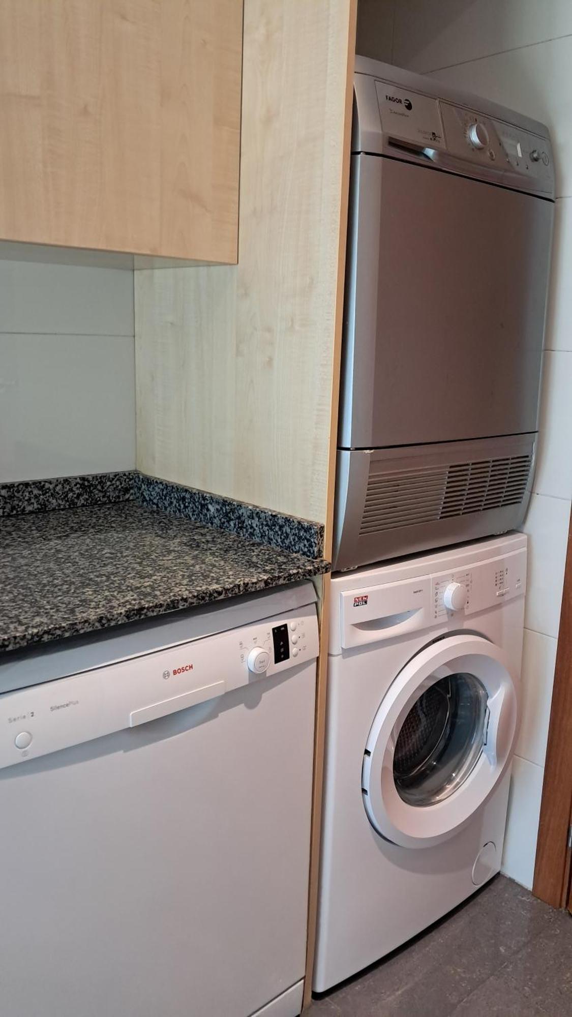 Modern Apartment, With Parking, Close To The Beach!! サン・アドリア・デ・ベソス エクステリア 写真