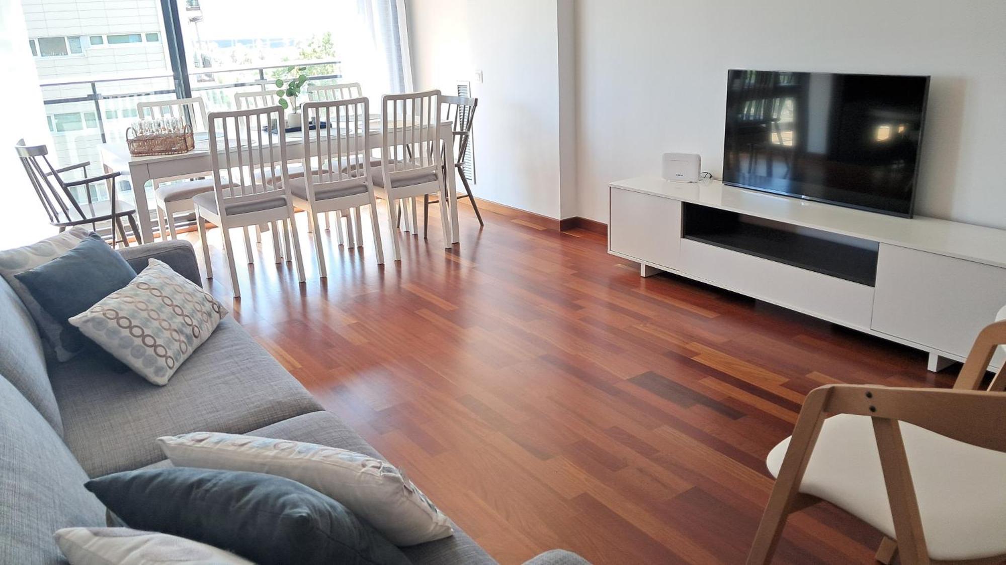 Modern Apartment, With Parking, Close To The Beach!! サン・アドリア・デ・ベソス エクステリア 写真