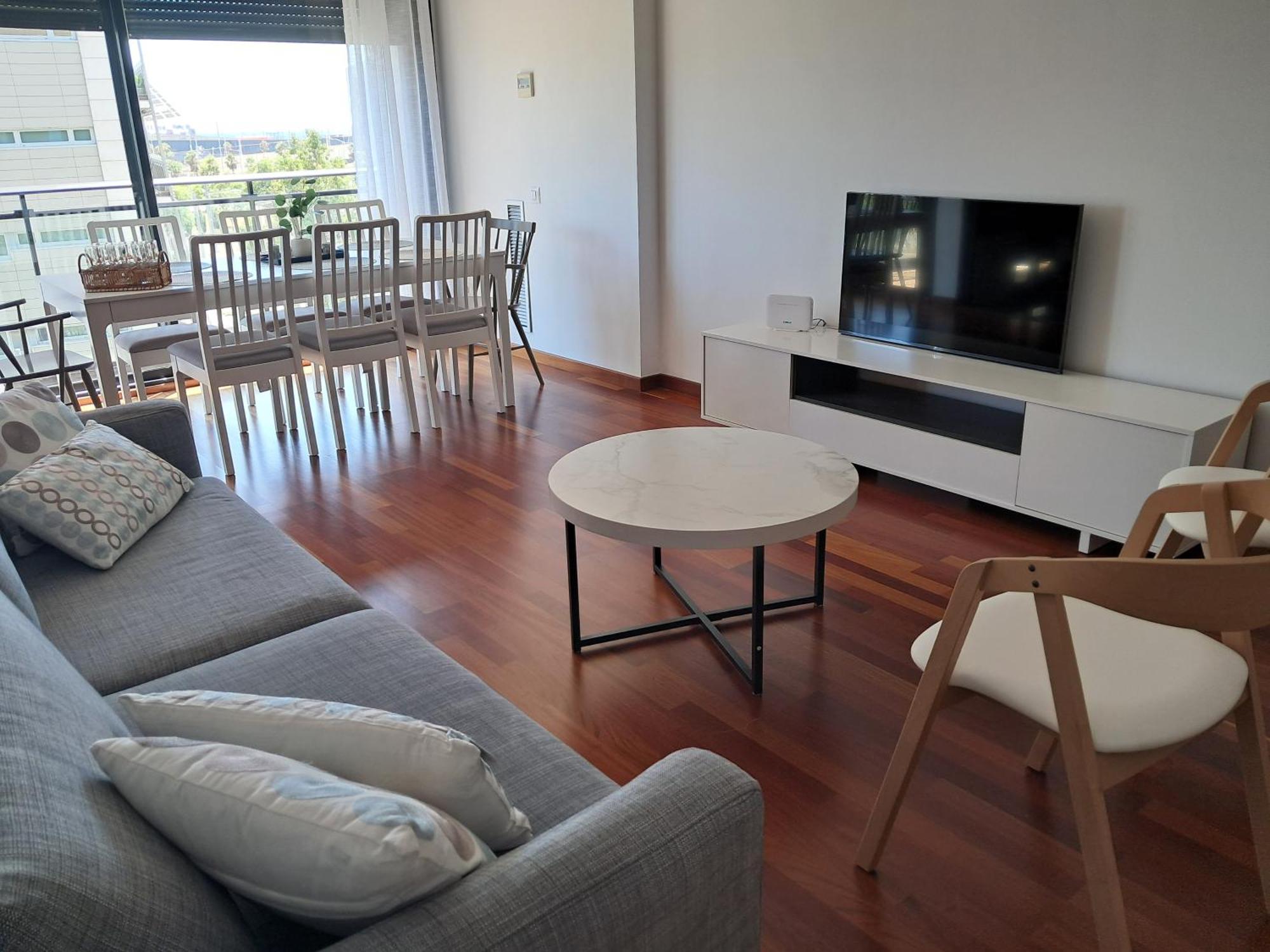 Modern Apartment, With Parking, Close To The Beach!! サン・アドリア・デ・ベソス エクステリア 写真