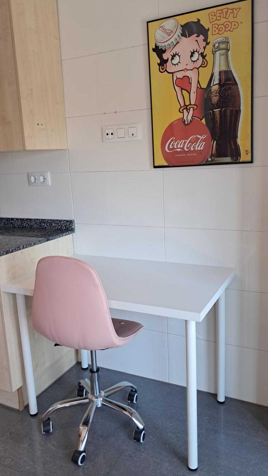 Modern Apartment, With Parking, Close To The Beach!! サン・アドリア・デ・ベソス エクステリア 写真