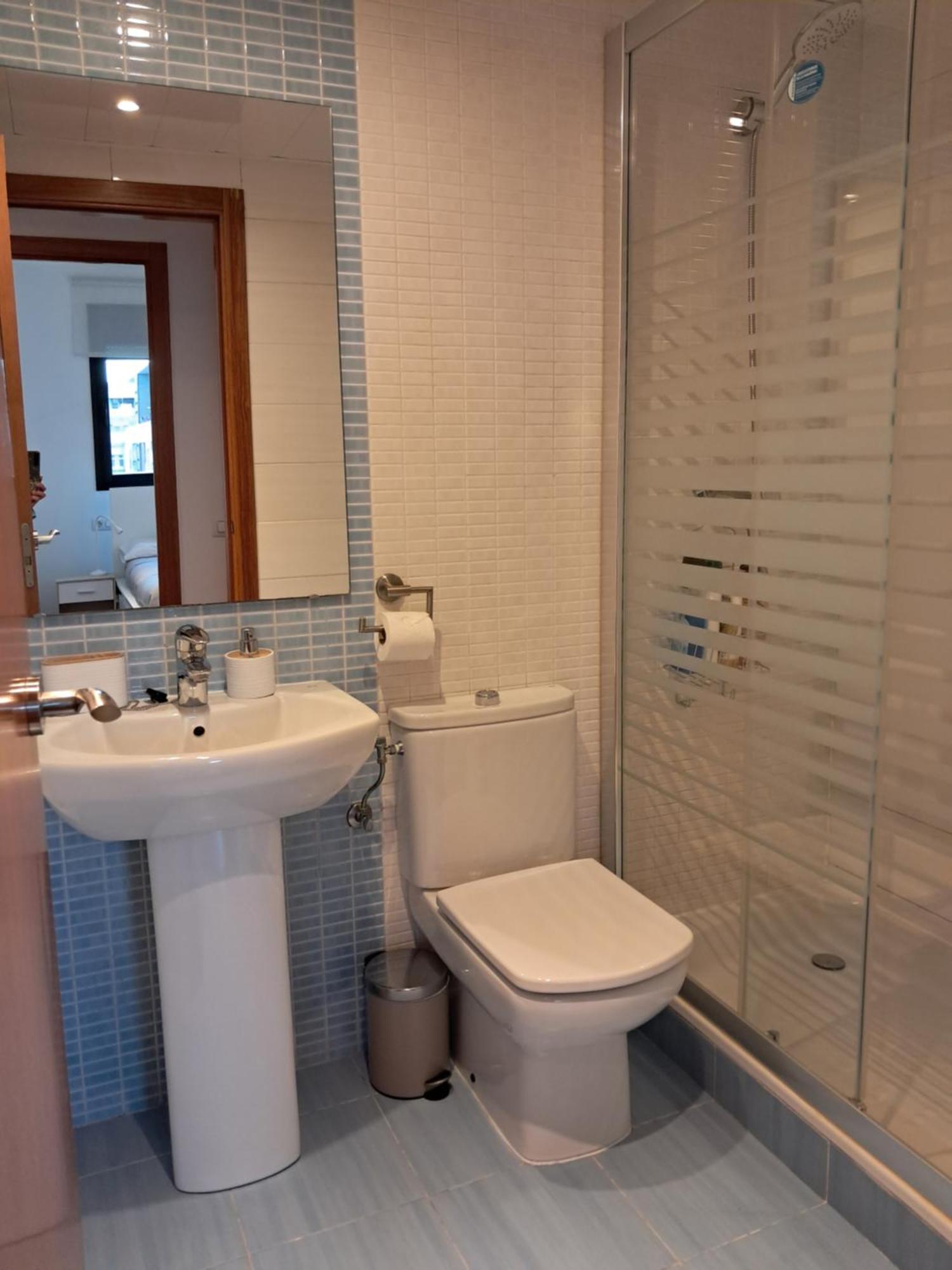Modern Apartment, With Parking, Close To The Beach!! サン・アドリア・デ・ベソス エクステリア 写真