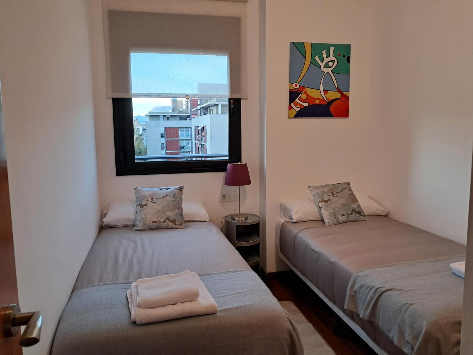 Modern Apartment, With Parking, Close To The Beach!! サン・アドリア・デ・ベソス エクステリア 写真