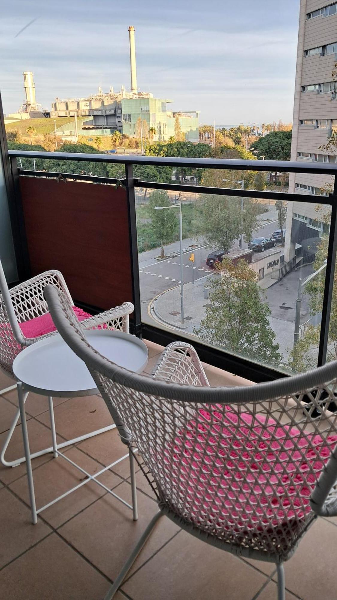 Modern Apartment, With Parking, Close To The Beach!! サン・アドリア・デ・ベソス エクステリア 写真
