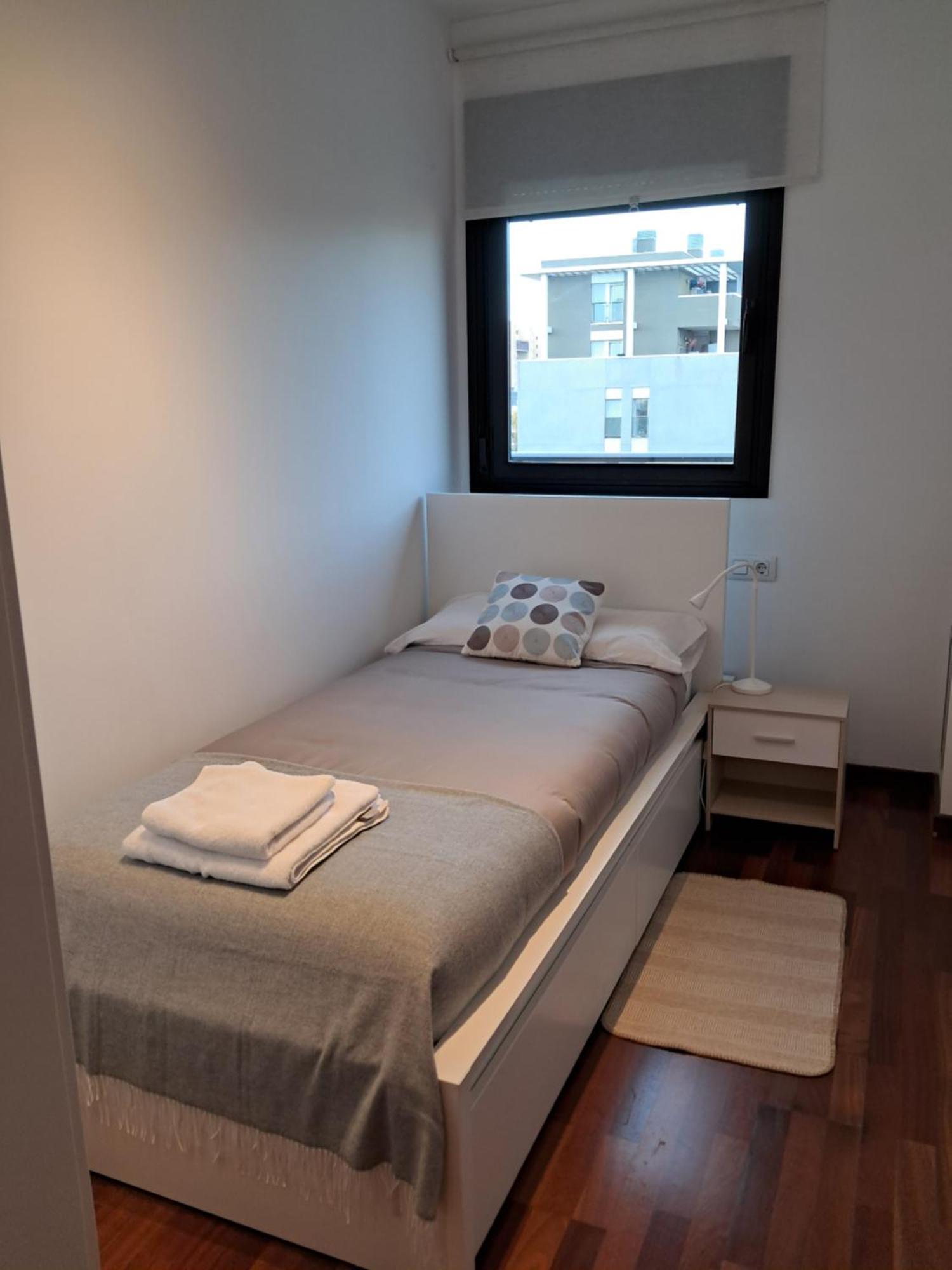 Modern Apartment, With Parking, Close To The Beach!! サン・アドリア・デ・ベソス エクステリア 写真