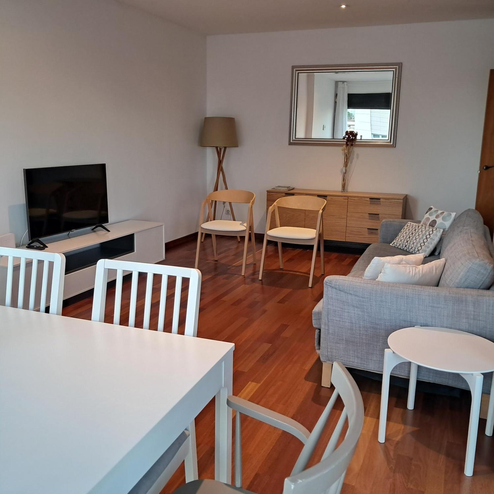 Modern Apartment, With Parking, Close To The Beach!! サン・アドリア・デ・ベソス エクステリア 写真