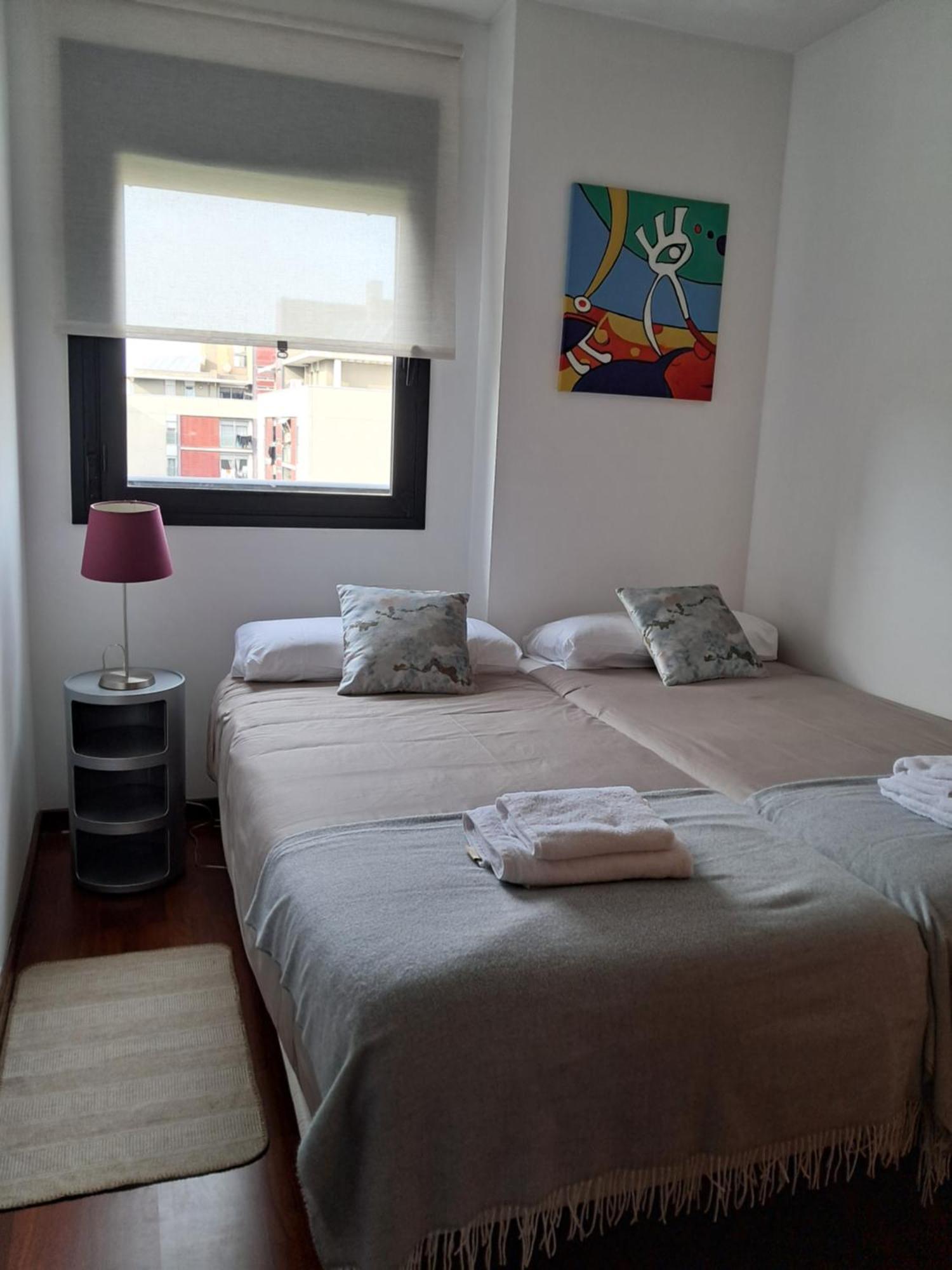 Modern Apartment, With Parking, Close To The Beach!! サン・アドリア・デ・ベソス エクステリア 写真